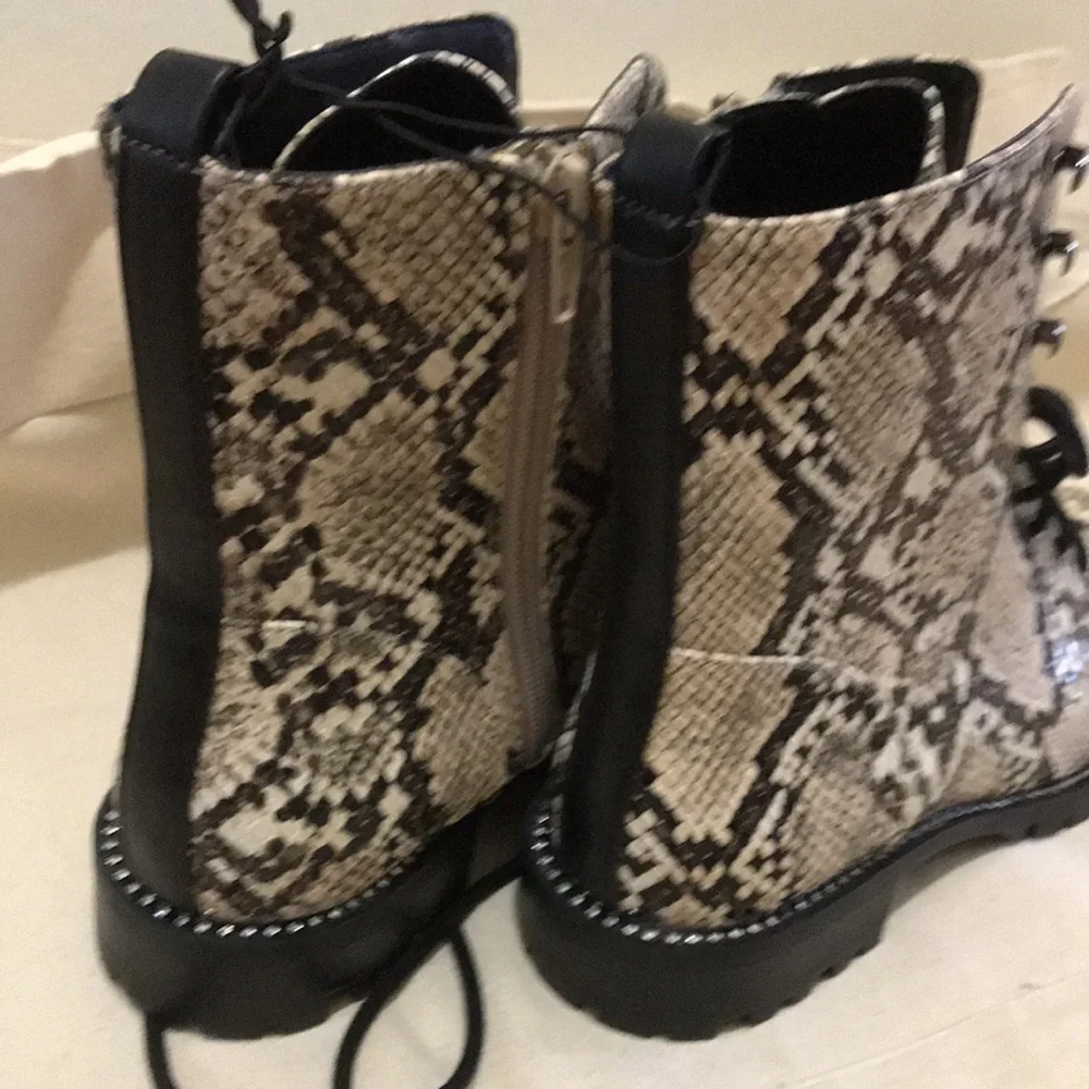 Snake print boots with Rhinestones - Picture 4 of 8